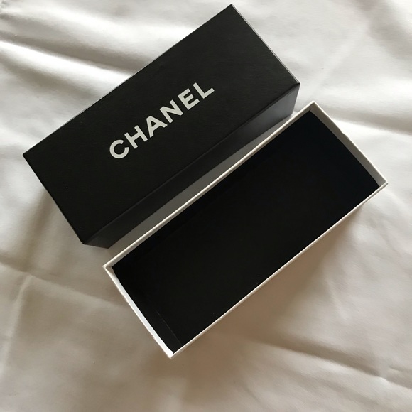 Women’s Sunglasses Black Hard Box - Picture 3 of 4